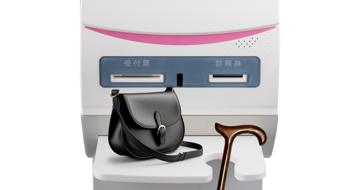 荷物・杖置き用ワイドテーブルを標準搭載